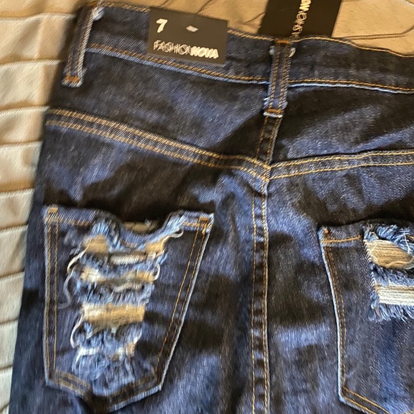 Distressed jeans - Picture 3 of 3